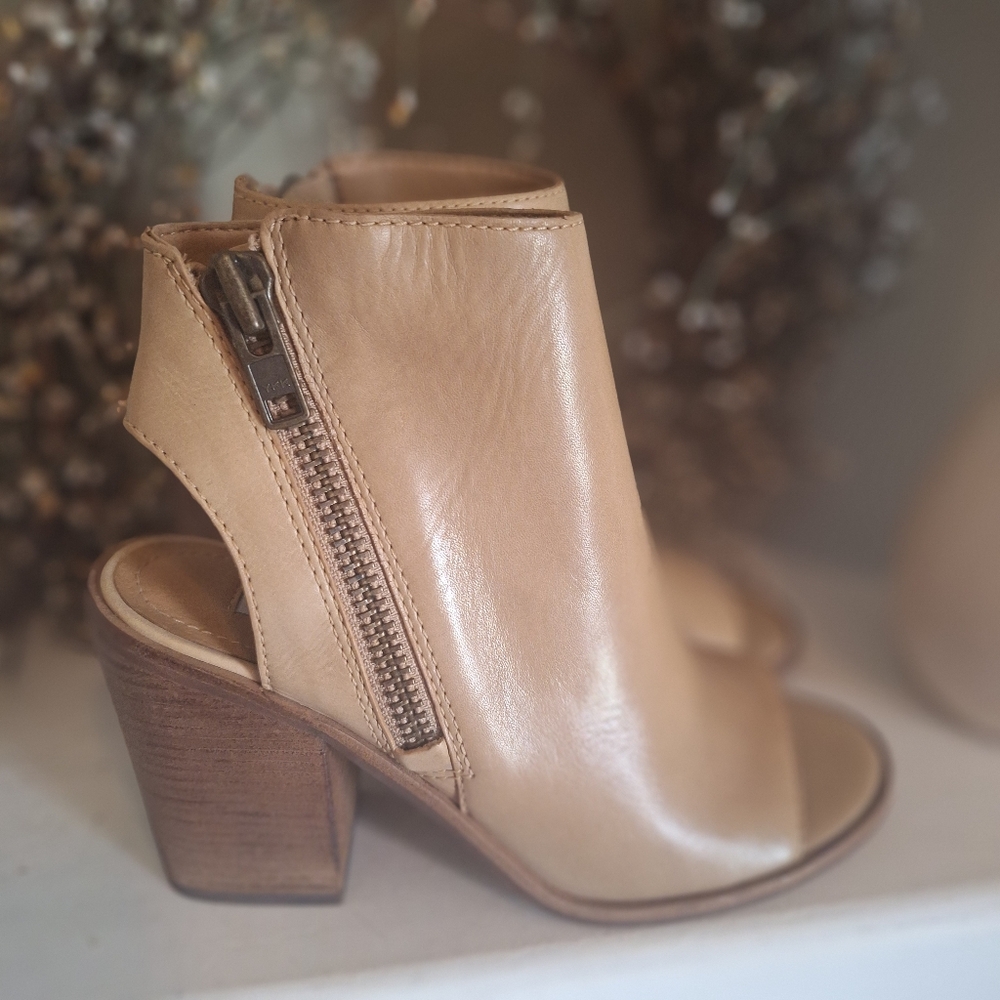 Steve Madden Terraa Elegant Tan Leather Ankle Boots Open Toe Block Heel 7